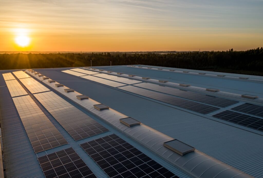 Perovskite-silicon tandem solar cell achieving 30.04% efficiency